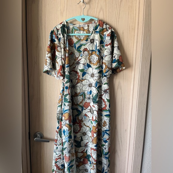 Cupshe Dresses & Skirts - Cupshe Floral Wrap Elegant Dress Size 8 - Like New 💐